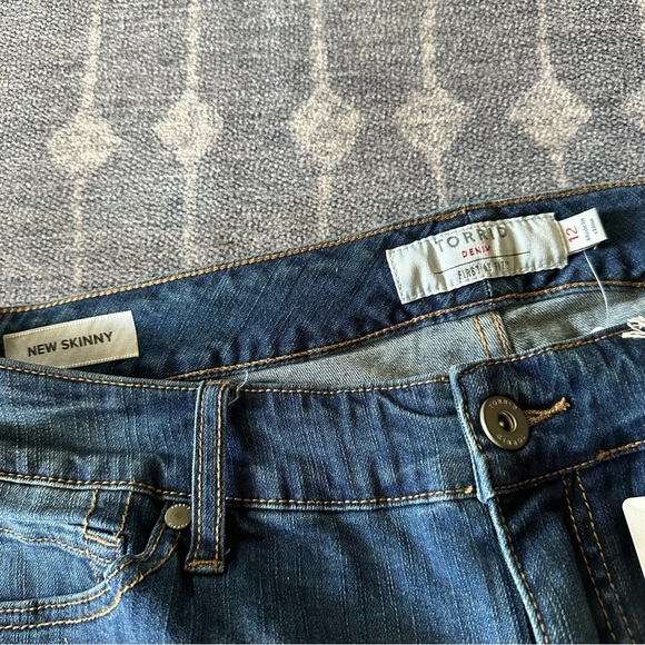 NWT Torrid New Skinny High Rise Jeans Cloverdale Wash 12R - Picture 6 of 7